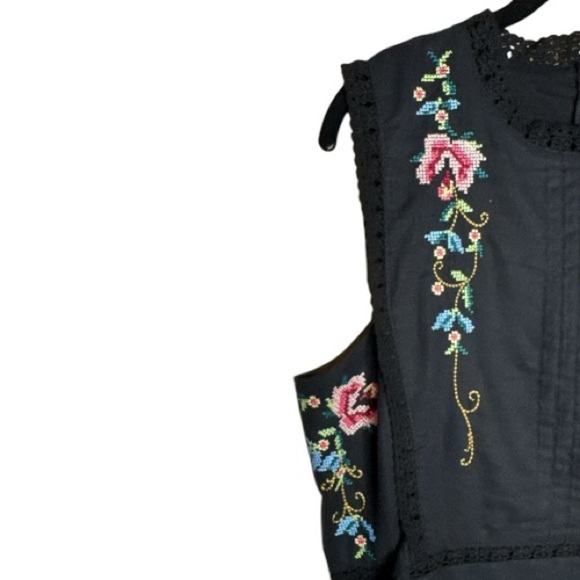 Stellah Embroidered Placement & Lace Black Dress Size Large - Picture 5 of 16